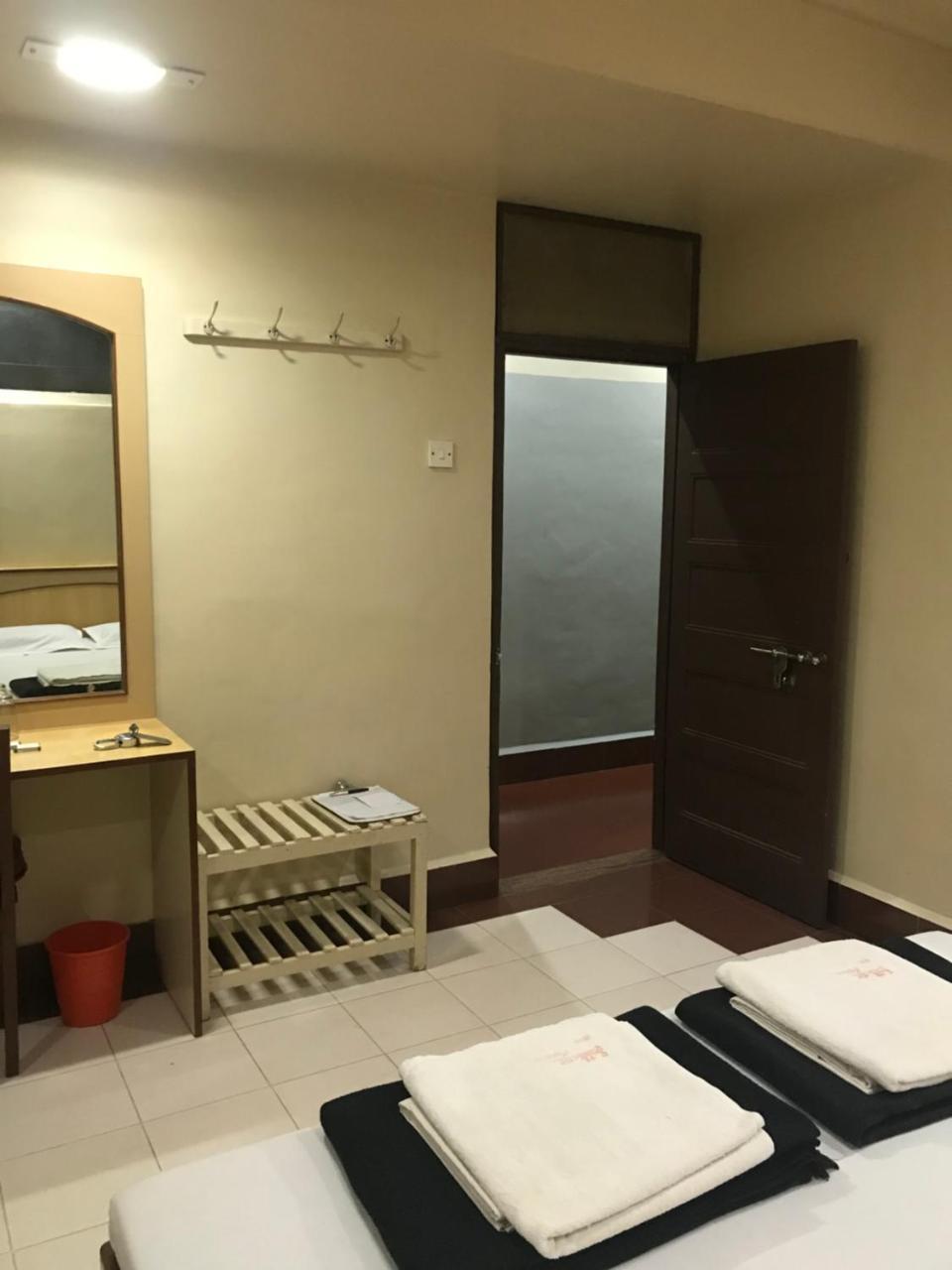 Hotel Satkar Cafeteria Belgaum Esterno foto