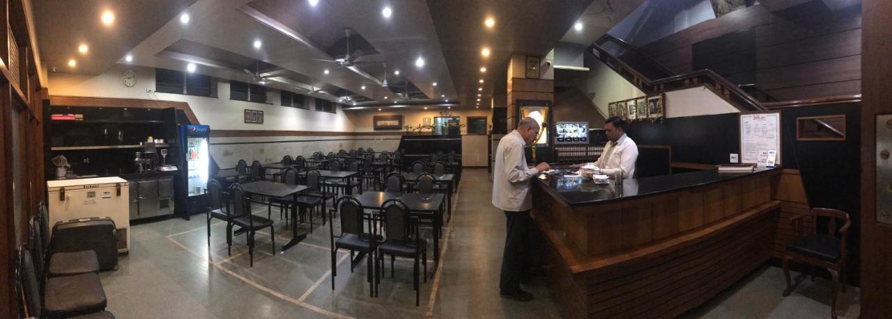 Hotel Satkar Cafeteria Belgaum Esterno foto